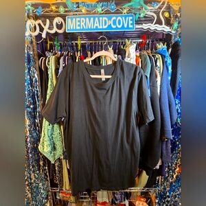 1XL(Runs Small)NWOT MONO B Black Tee 23.5"PTP 31"Long 95 Pima Cotton/5 Spandex